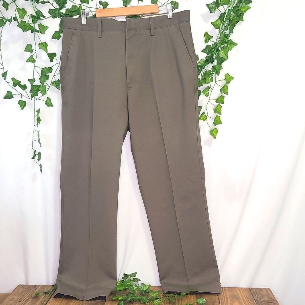LK. Haggar Co. Classic Soft Brown Trousers. Size 38X32. EUC